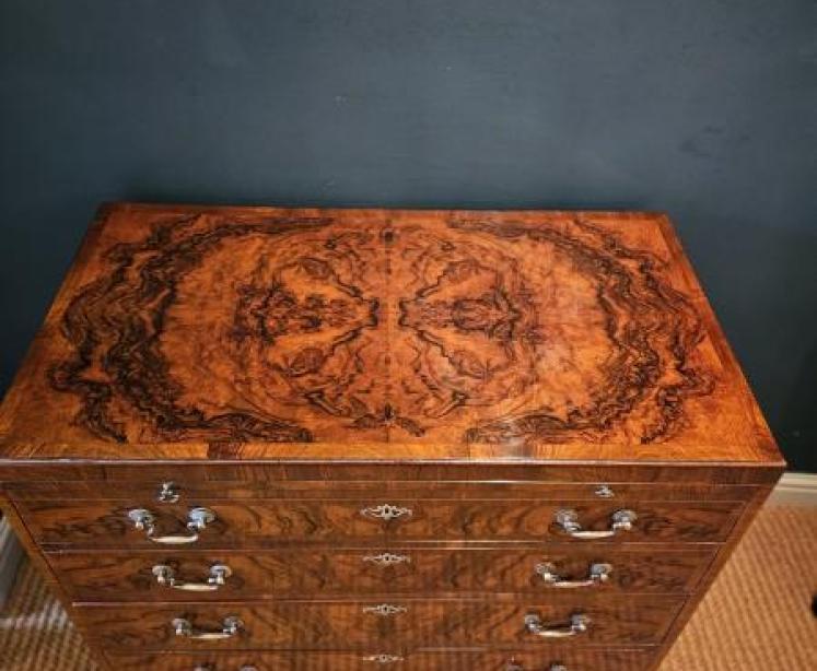 Superb Late Georgian Walnut Chest with Brushing Slide - Image 4