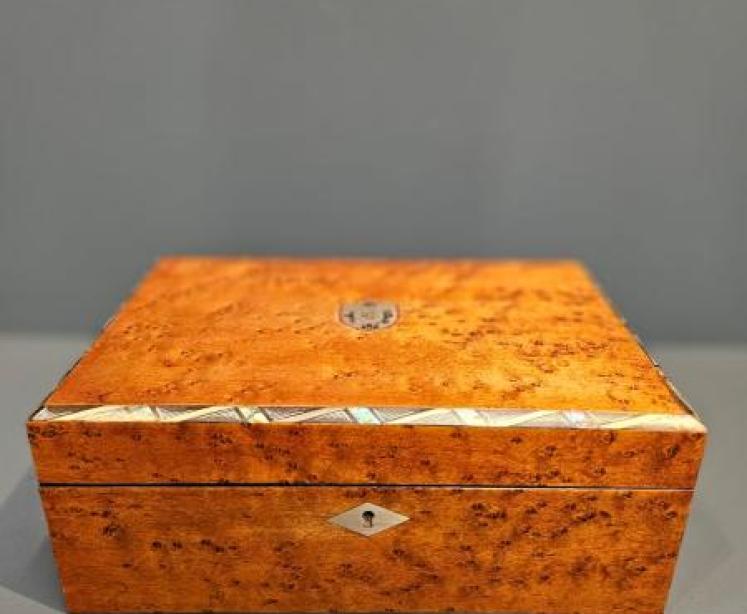 Immaculate Victorian Sewing Box - Image 2