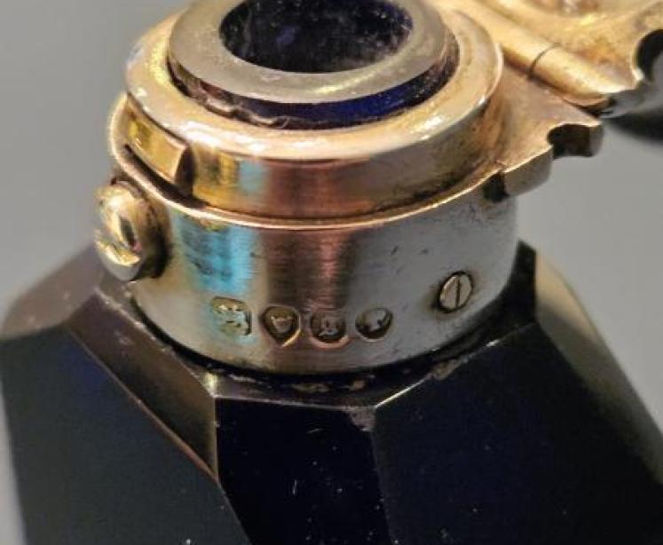 Victorian Sampson Mordan Smelling Salts Bottle and Vinaigrette  - Image 4