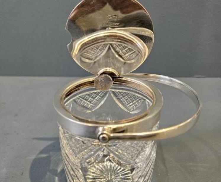 Hukin & Heath Silver Topped Preserve Pot with Handle Closing Lid - Image 3