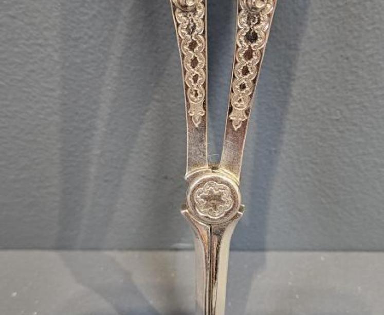 Superb Victorian Cast Silver Grape Scissors - Image 3