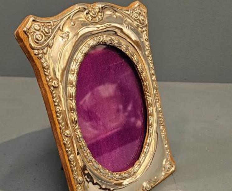 Edwardian Embossed Silver Photo Frame  - Image 4