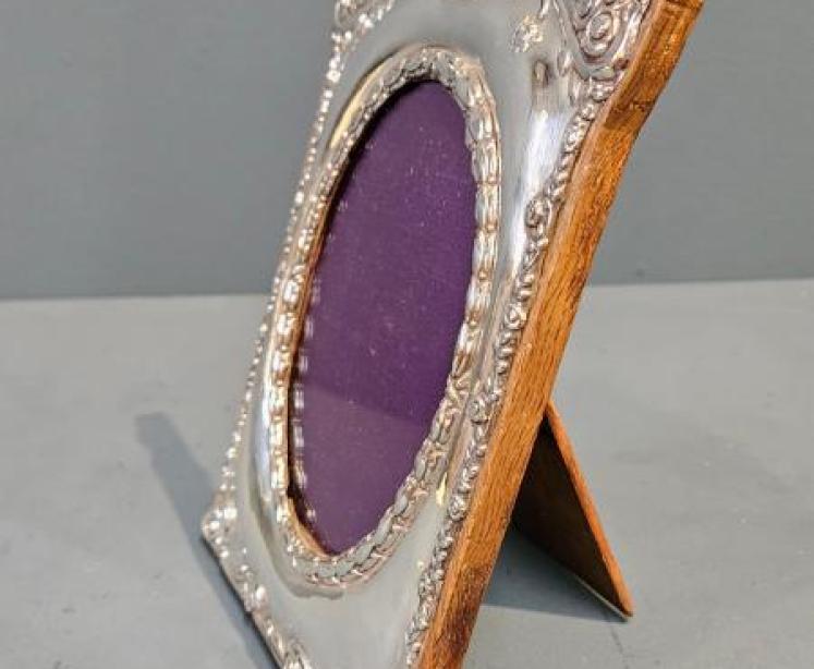 Edwardian Embossed Silver Photo Frame  - Image 5