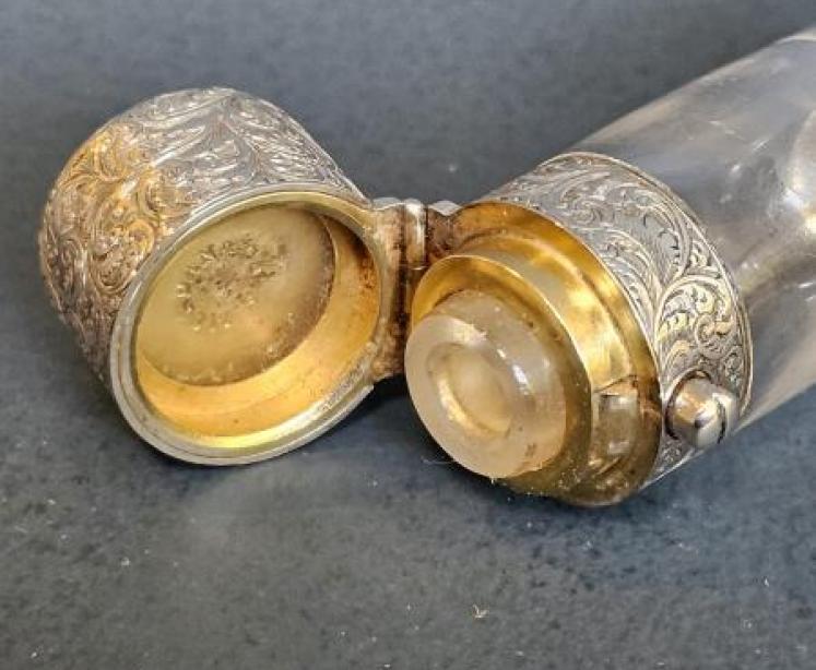 Victorian Sampson Mordan Silver Smelling Salts and Perfume Bottle - Image 6
