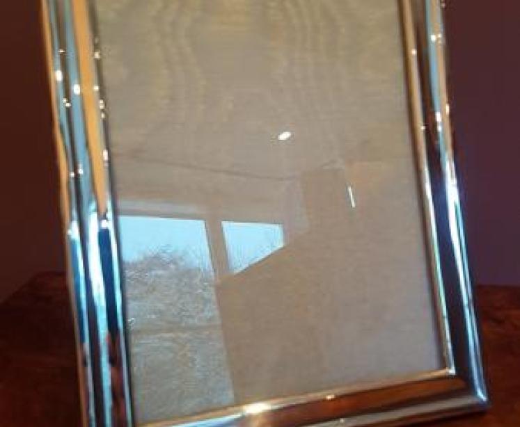 George V Silver Photo Frame with Embossed Moulded Design Chester 1913 - Image 5