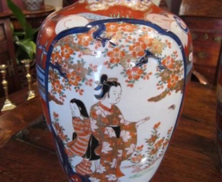 Superb Pair of 19th Century Porcelain Japanese Vases - Image 2