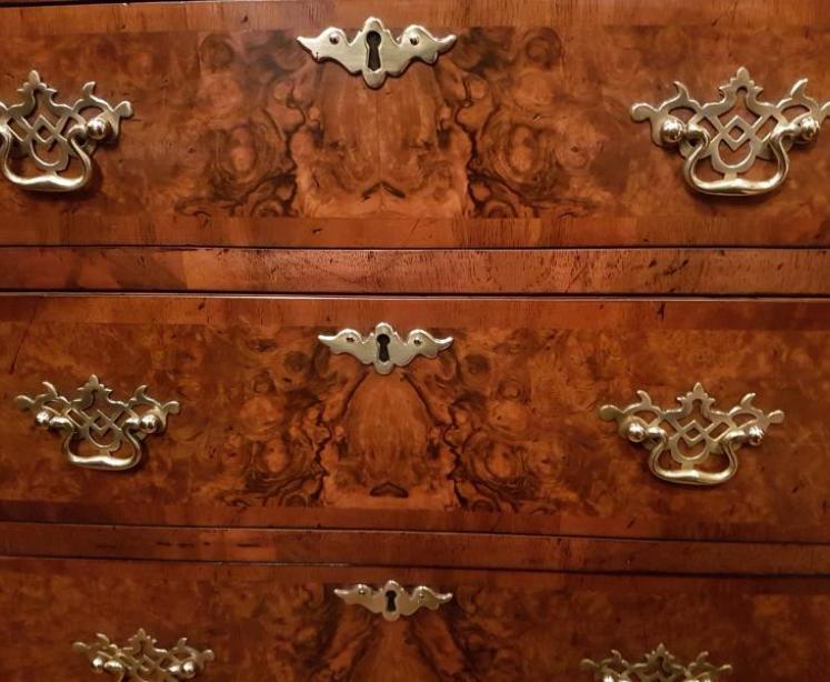 Superb Small Victorian Burr Walnut Chest of Drawers - Image 4