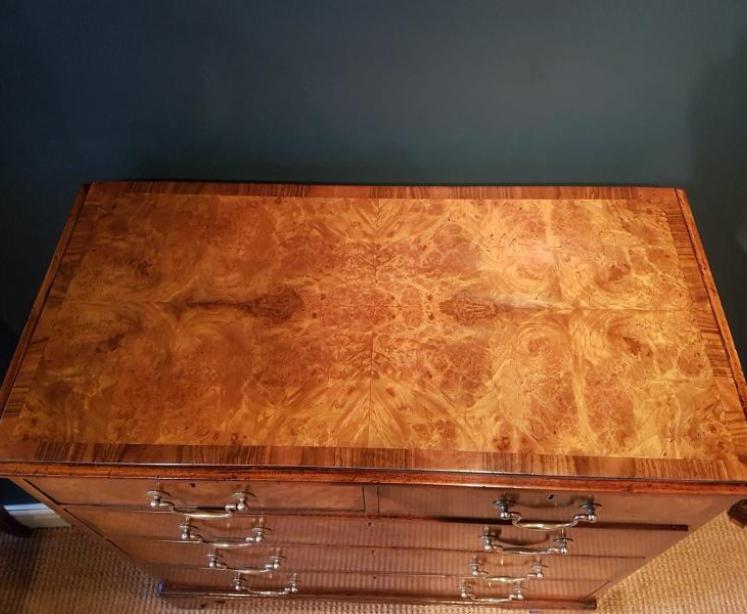 Superb George III Burr Walnut Chest of Drawers - Image 2