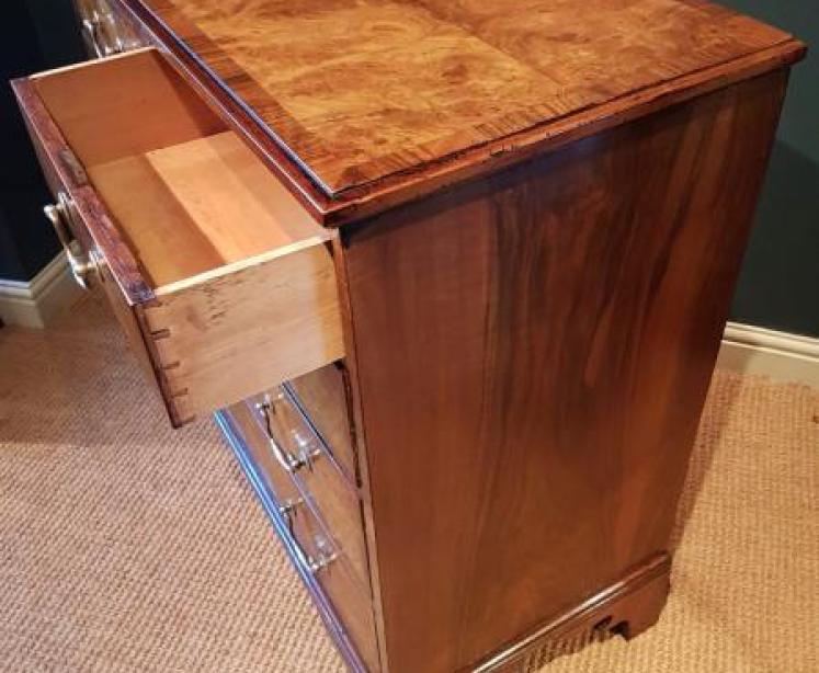 Superb George III Burr Walnut Chest of Drawers - Image 3