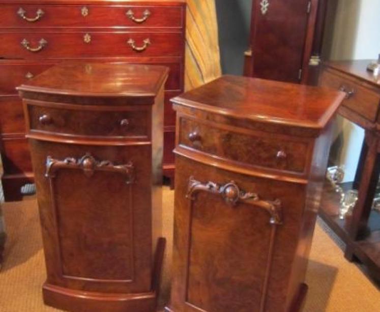Stunning Pair of Victorian Figured Walnut Bedside Cabinets - Image 1