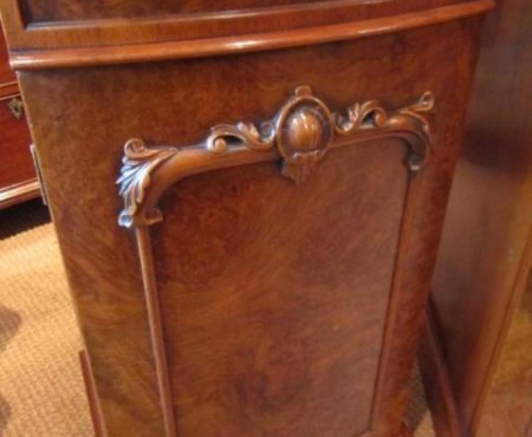 Stunning Pair of Victorian Figured Walnut Bedside Cabinets - Image 3