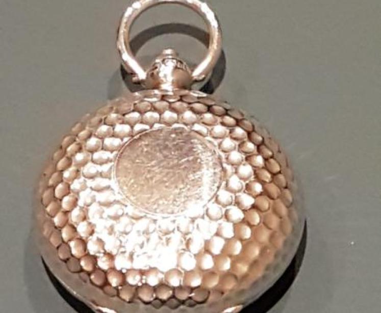 Silver Golf Ball Novelty Sovereign Case - Image 1