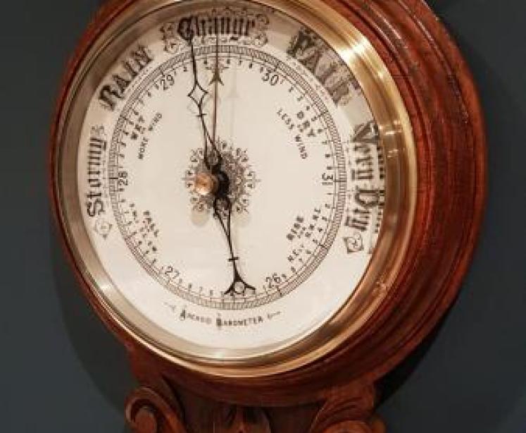 Victorian Carved Oak Banjo Barometer - Image 3