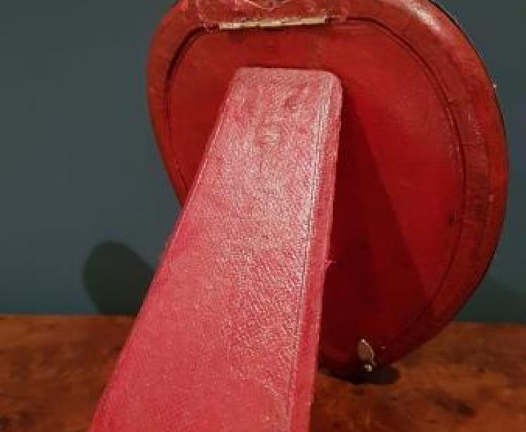 Quality Victorian Silver Heart Shaped Photo Frame - Image 3