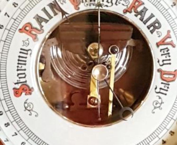 Victorian Carved Oak Chain Design Aneroid Barometer - Image 5