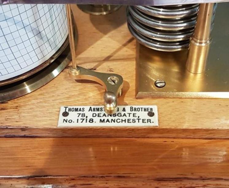 Superior Quality Victorian Oak Barograph - Image 4