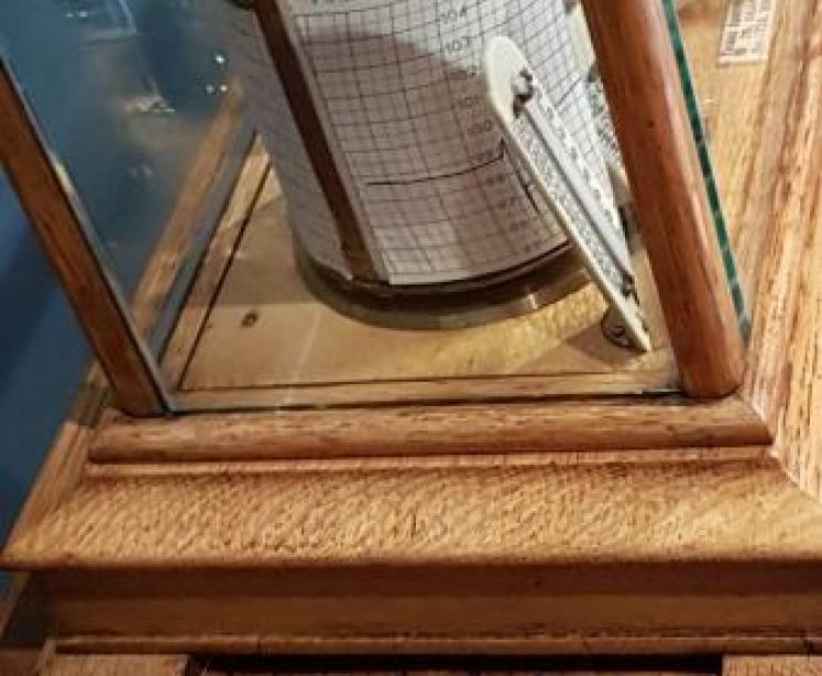 Superior Quality Victorian Oak Barograph - Image 6
