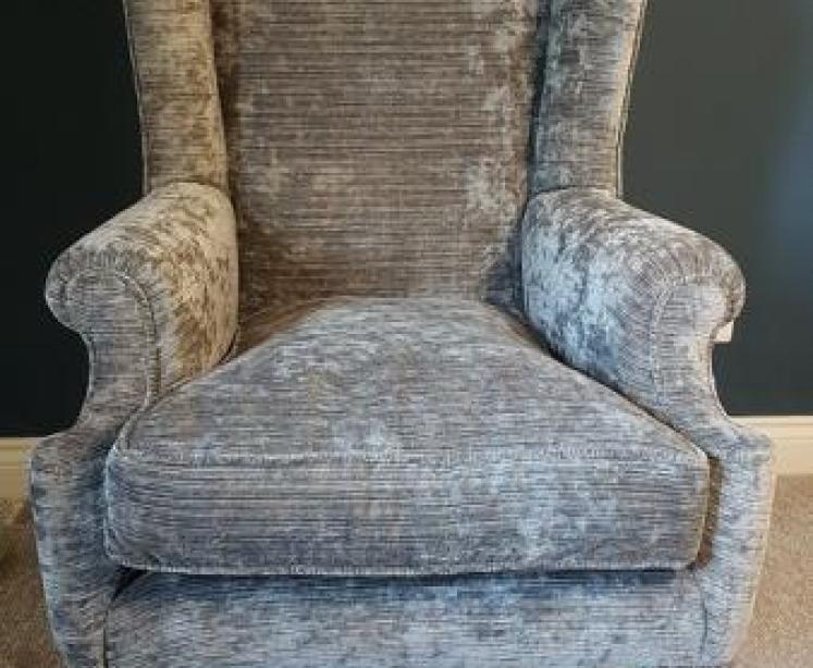 Fine Quality Antique Victorian Wing Back Arm Chair - Image 2