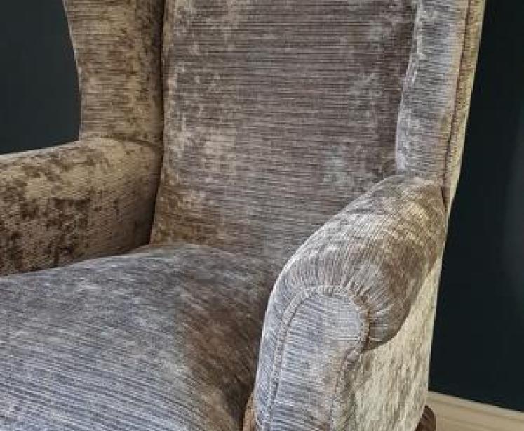 Fine Quality Antique Victorian Wing Back Arm Chair - Image 5