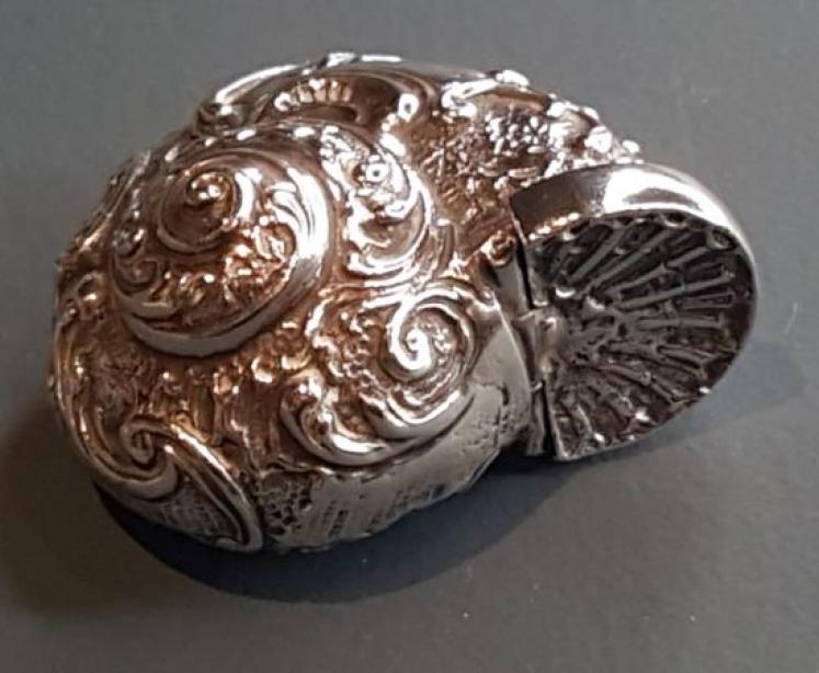 Antique Silver Shell Snuff Box - Image 2