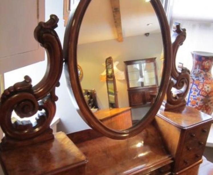 Top Quality Victorian Walnut 'Duchess' Dressing Table - Image 5