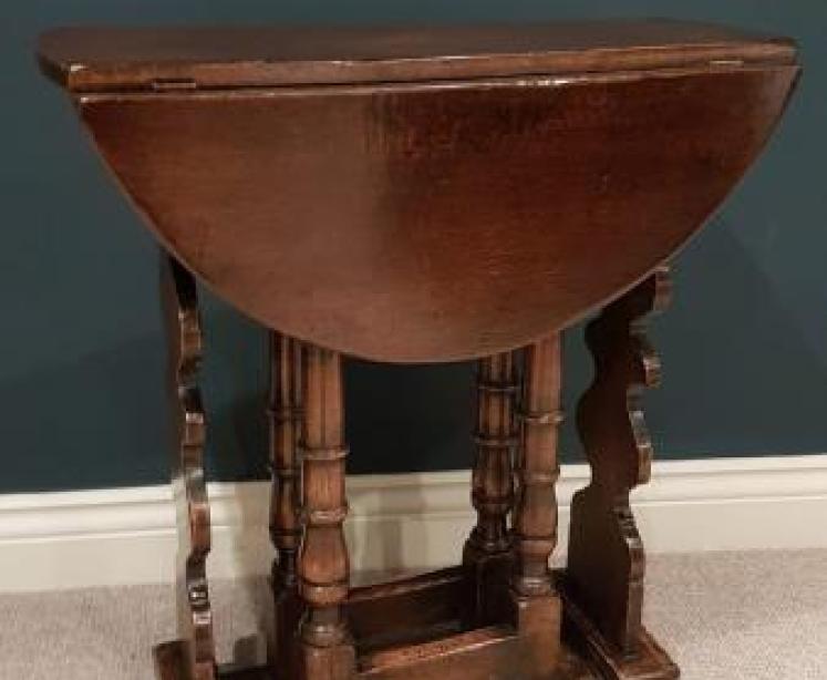 Antique Small Proportioned Oak Occasional Table - Image 1