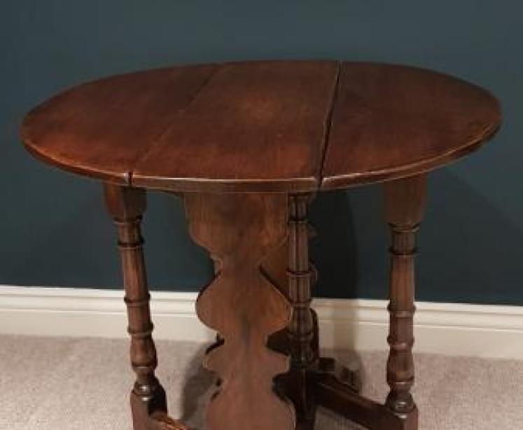 Antique Small Proportioned Oak Occasional Table - Image 3