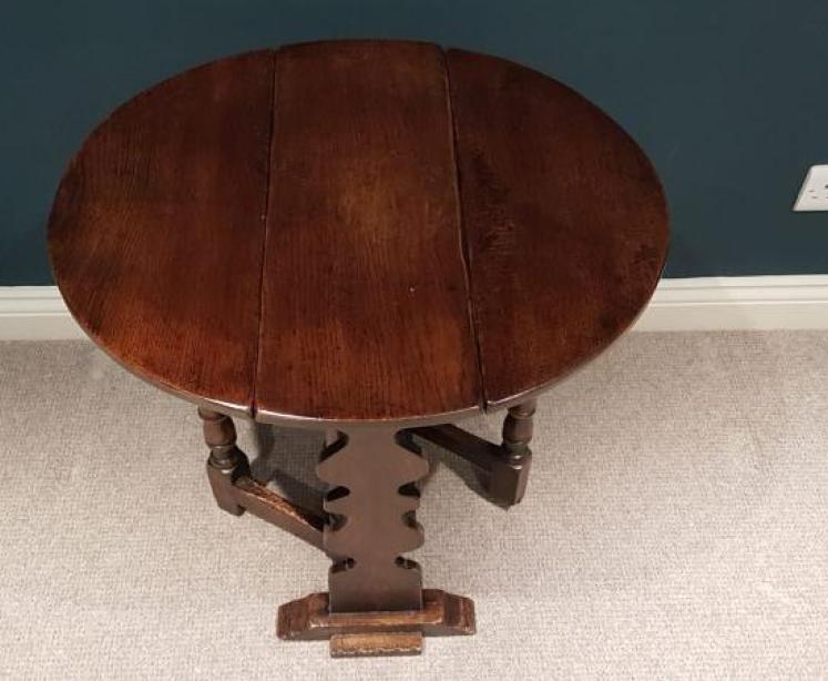 Antique Small Proportioned Oak Occasional Table - Image 4