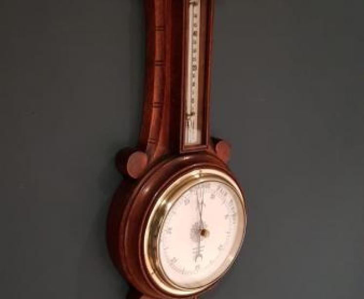 Small Victorian Carved Oak Banjo Barometer - Image 2