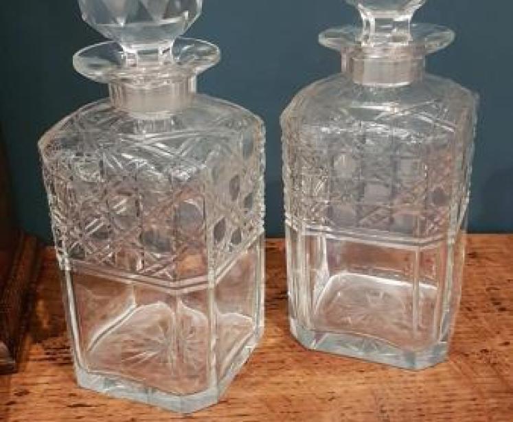 Superb Antique Oak Two Bottle Three Drawer Tantalus - Image 3