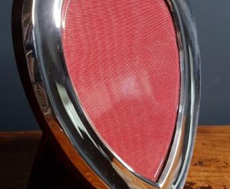 Late Victorian Silver Heart Shaped Photo Frame - Image 2