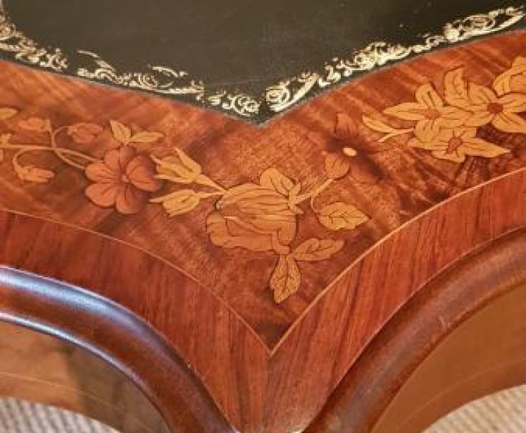 Fine Victorian Inlaid Walnut Writing Table - Image 4