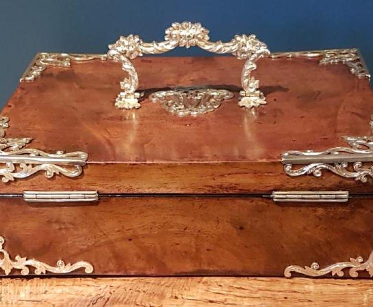 Superb Victorian Walnut and Ormolu Trimmed Jewellery Box - Image 2