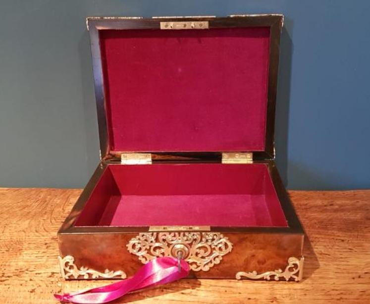 Superb Victorian Walnut and Ormolu Trimmed Jewellery Box - Image 3