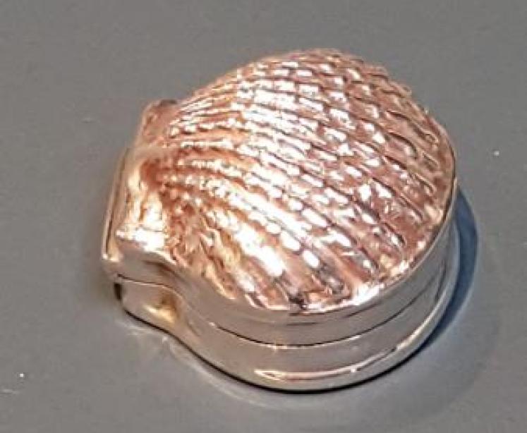 Antique Silver Clam Shell Snuff Box  - Image 7