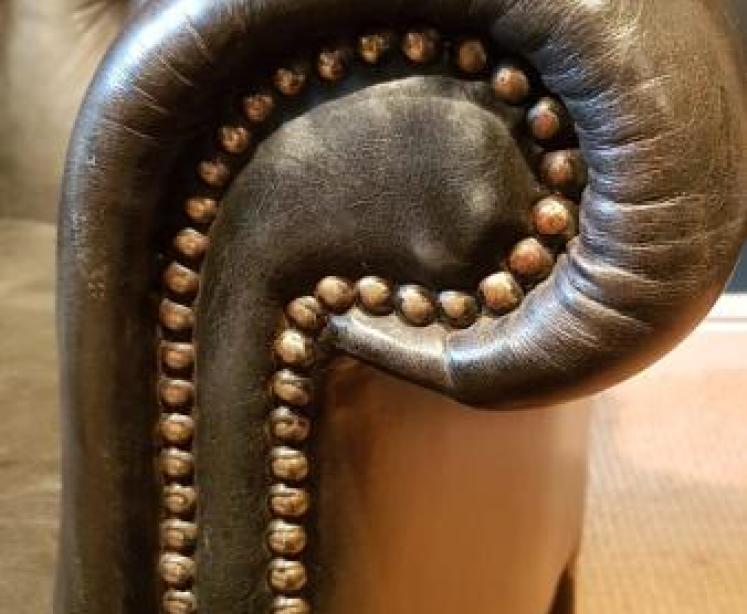 Superb Victorian Button Back Leather Wing Back Arm Chair - Image 3