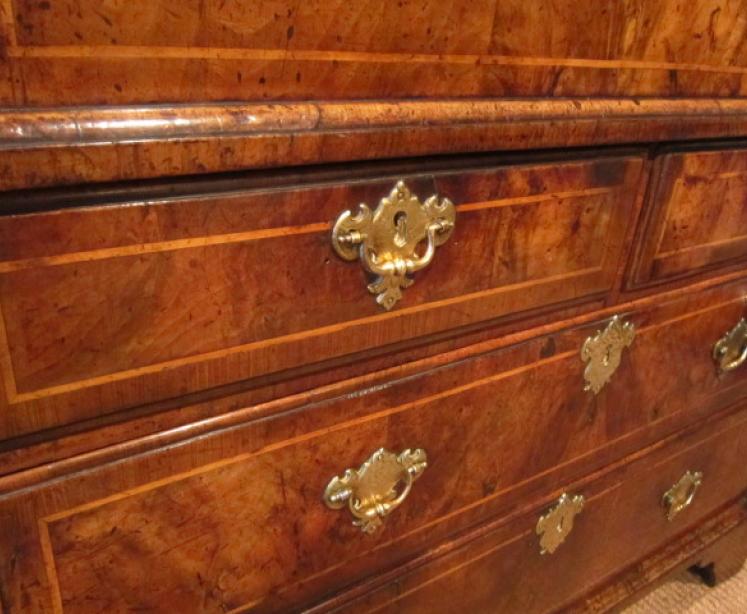 Stunning George I Figured Walnut Inlaid Bureau - Image 3