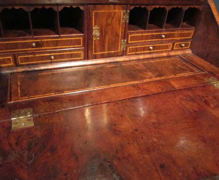 Stunning George I Figured Walnut Inlaid Bureau - Image 5