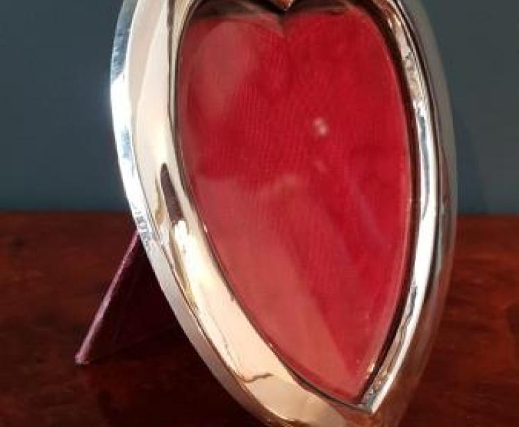 Victorian Silver Heart Shaped Photo Frame - Image 2
