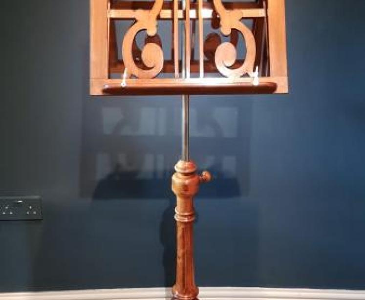 Superb Victorian Walnut Duet Music Stand - Image 5