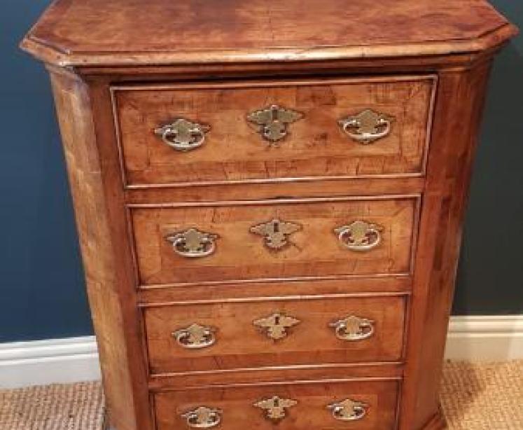 Small Proportioned George I Walnut Chest of Drawers - Image 1