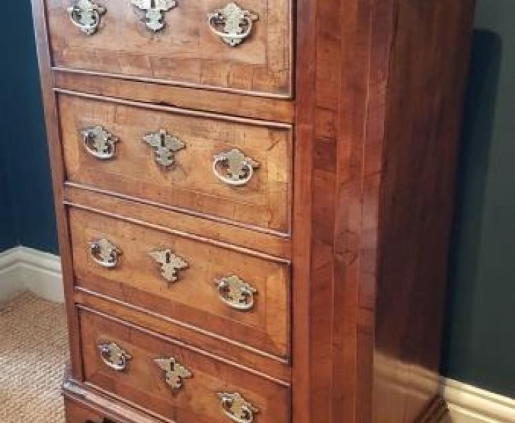 Small Proportioned George I Walnut Chest of Drawers - Image 2