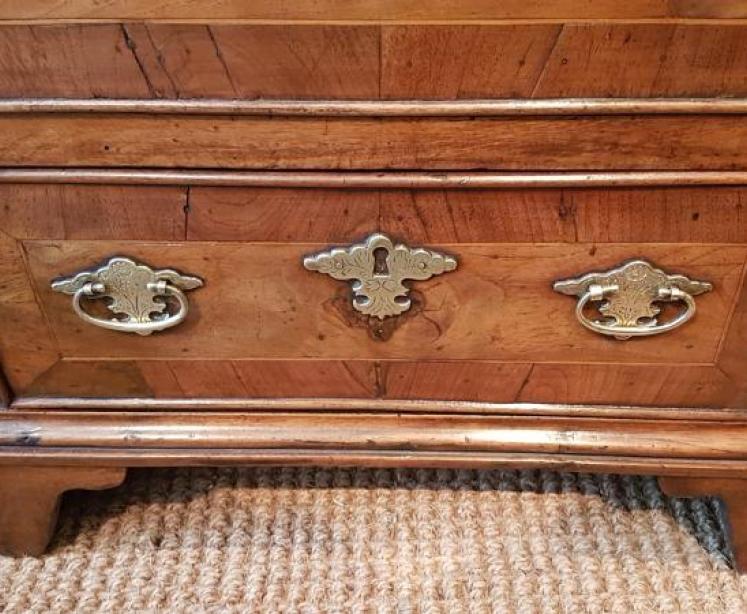 Small Proportioned George I Walnut Chest of Drawers - Image 5