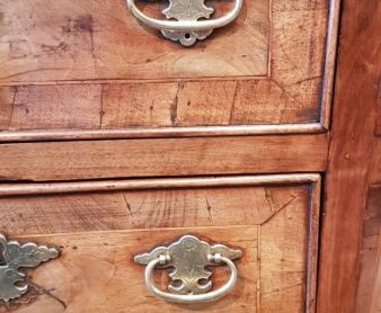 Small Proportioned George I Walnut Chest of Drawers - Image 6