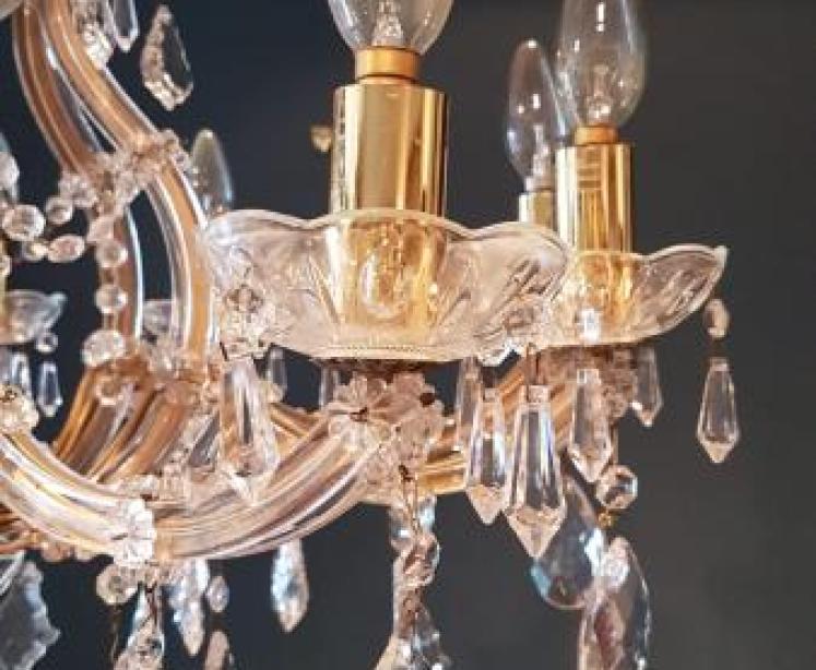 Fine Quality Cut Crystal Chandelier - Image 4