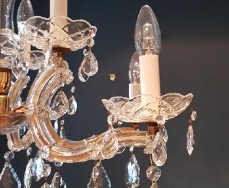 Fine Quality 1920's Cut Crystal Chandelier - Image 5