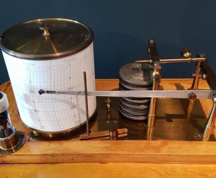 Superior Quality Antique Barograph - Image 3