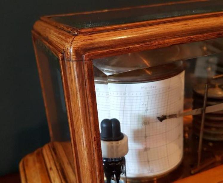 Superior Quality Antique Barograph - Image 4