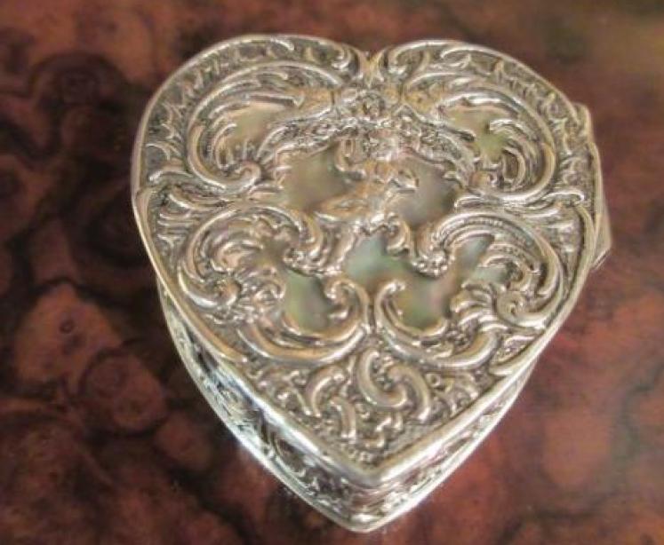 Antique Silver & Mother of Pearl Heart Trinket box - Image 2