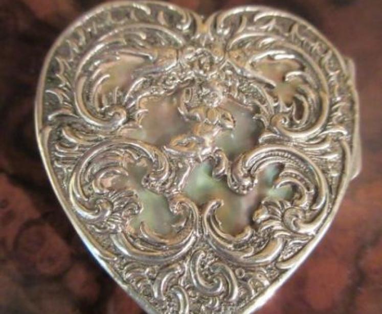 Antique Silver & Mother of Pearl Heart Trinket box - Image 3